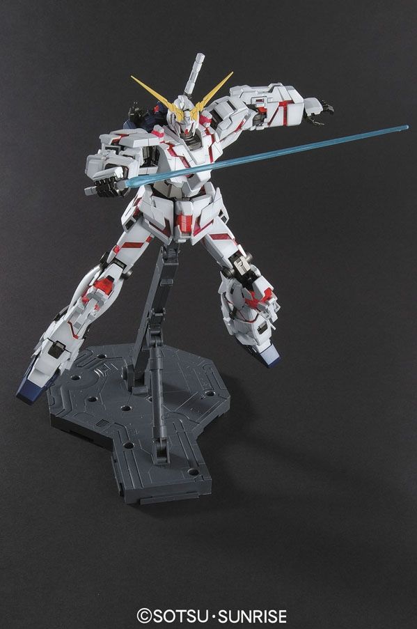 MG RX-0 Unicorn Gundam Model Kit