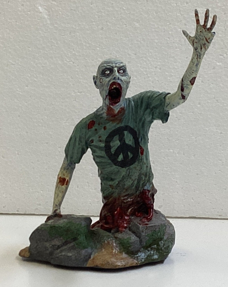 CS Moore Walking Dead 1/2 Zombie Statue 577/1000 *Missing Pinky Finger*