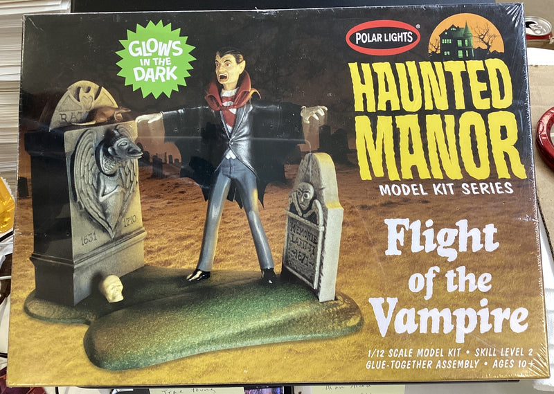 POLAR LIGHTS HAUNTED MANOR: FLIGHT OF THE VAMPIRE 1:12 SCALE MODEL KIT