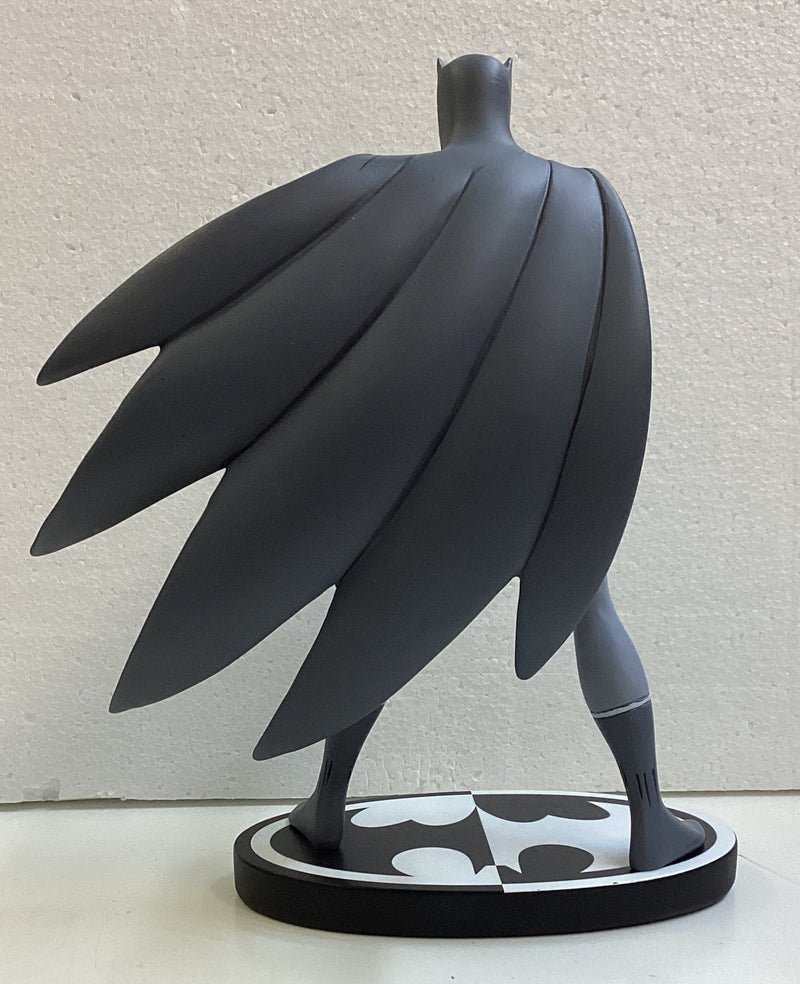 Batman Black & White Batman Statue By Jiro Kuwata 1433/5000